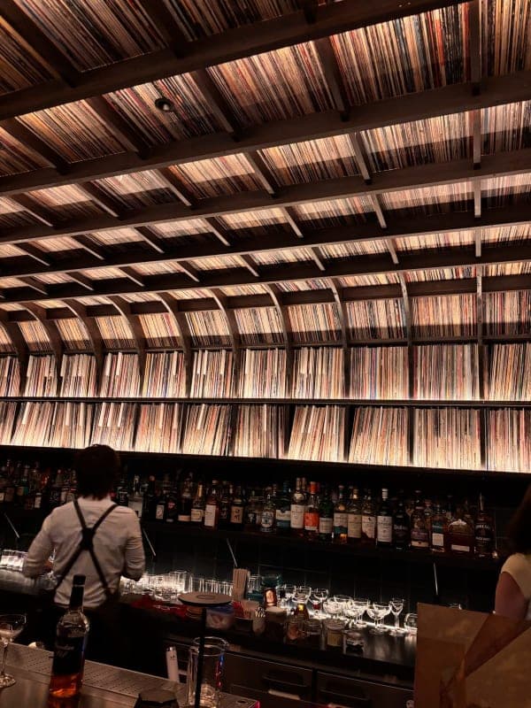 A10 Record Bar